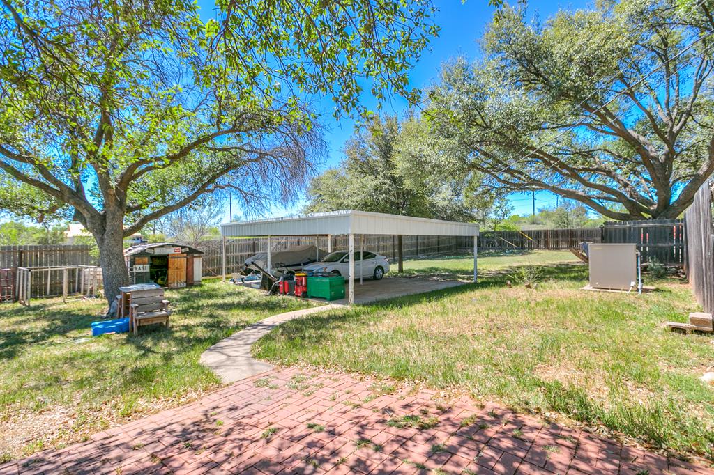 1320 Chadbourne St Property Photo 25