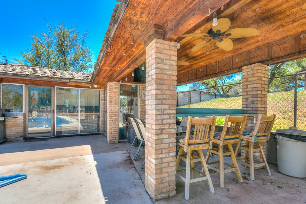 1320 Chadbourne St Property Photo 28