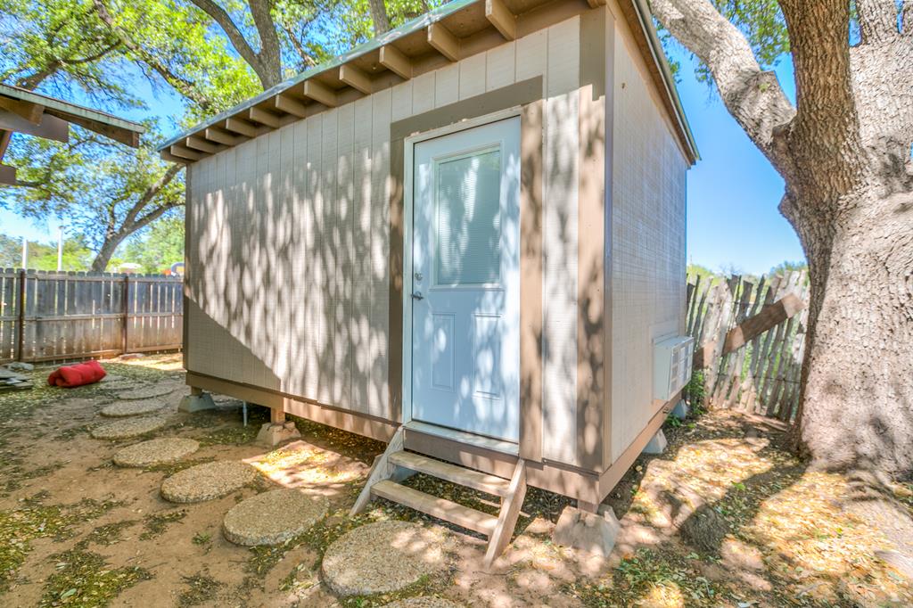 1320 Chadbourne St Property Photo 32