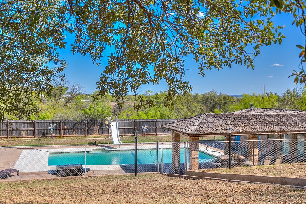 1320 Chadbourne St Property Photo 35