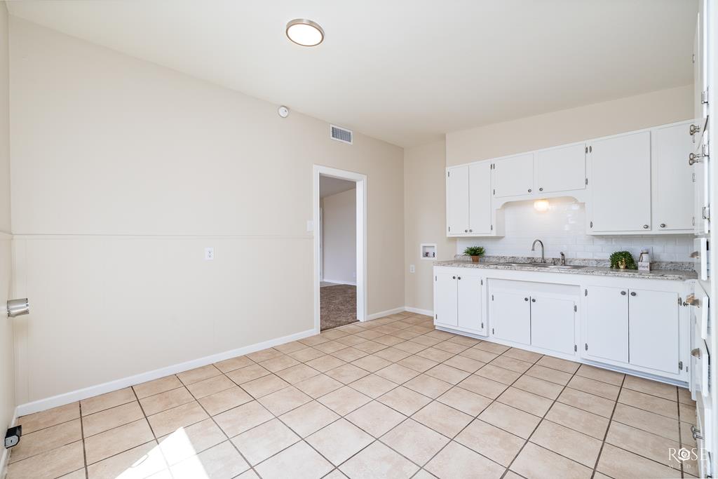 2219 Greenwood St Property Photo 8