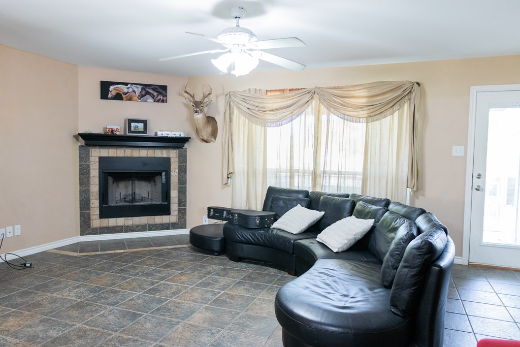 1762 Louise Dr Property Photo 4