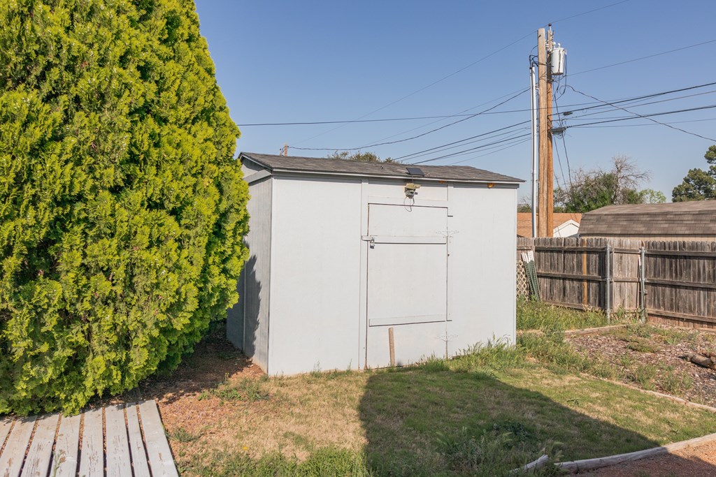 1762 Louise Dr Property Photo 23