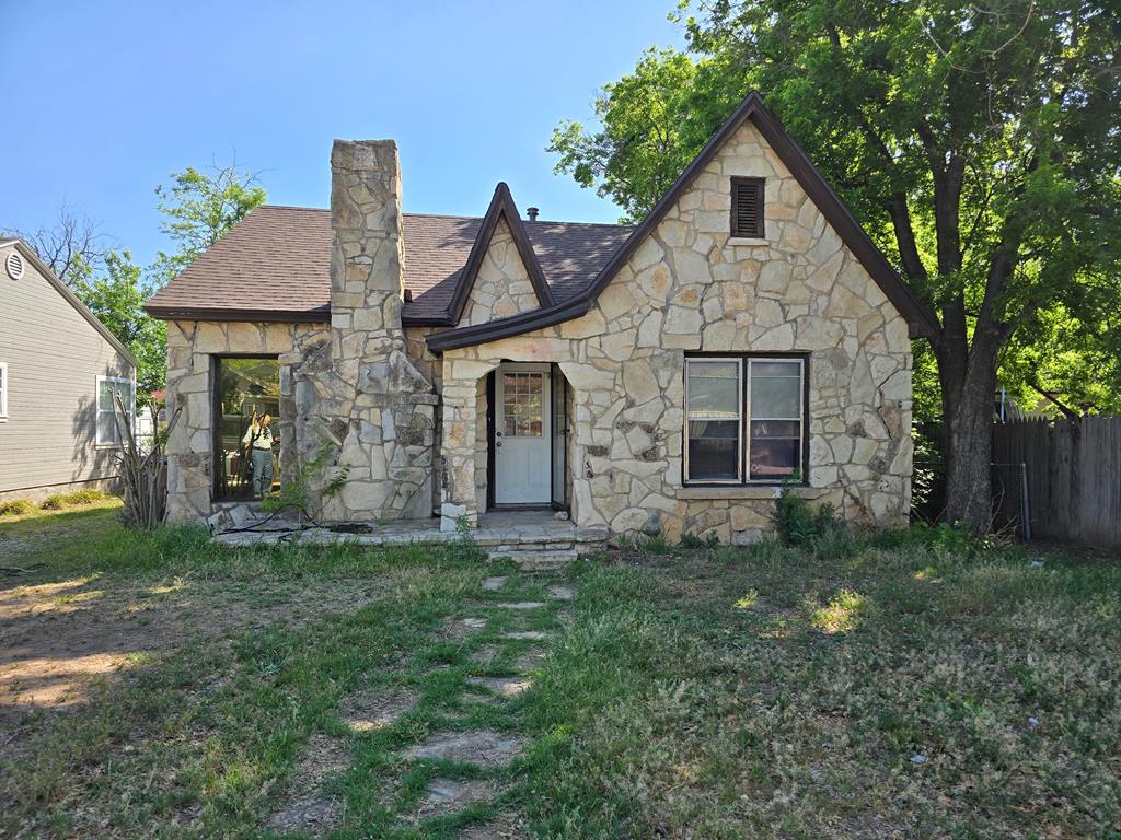 212 Adams St Property Photo 1