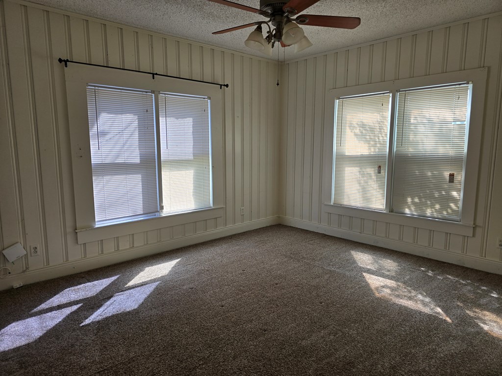 212 Adams St Property Photo 5