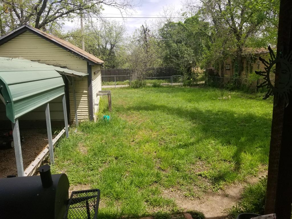 212 N Adams St Property Photo 3