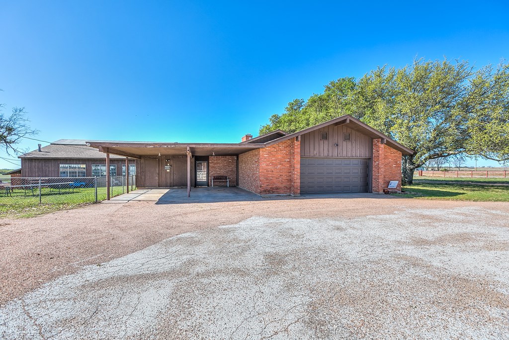 6001 Hwy 83 Property Photo 4
