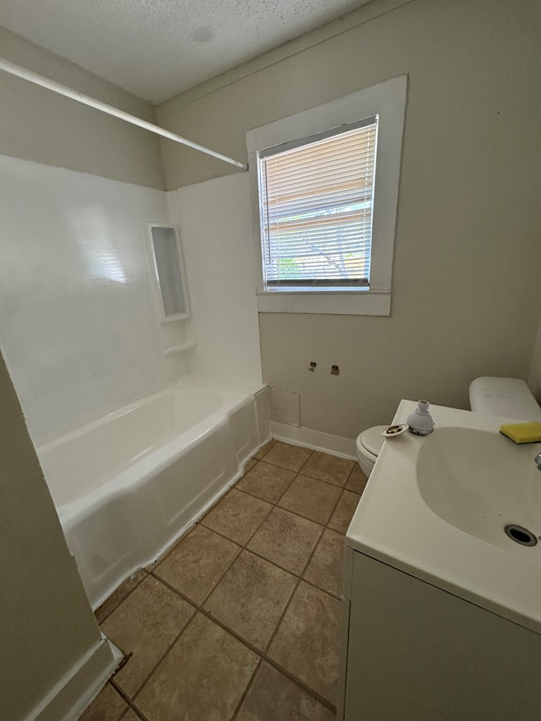 823 N Jackson St Property Photo 7