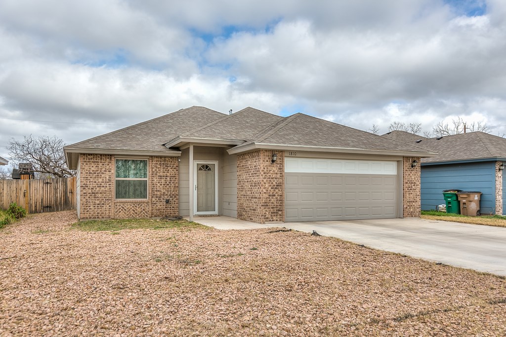 1810 Childress St Property Photo 3