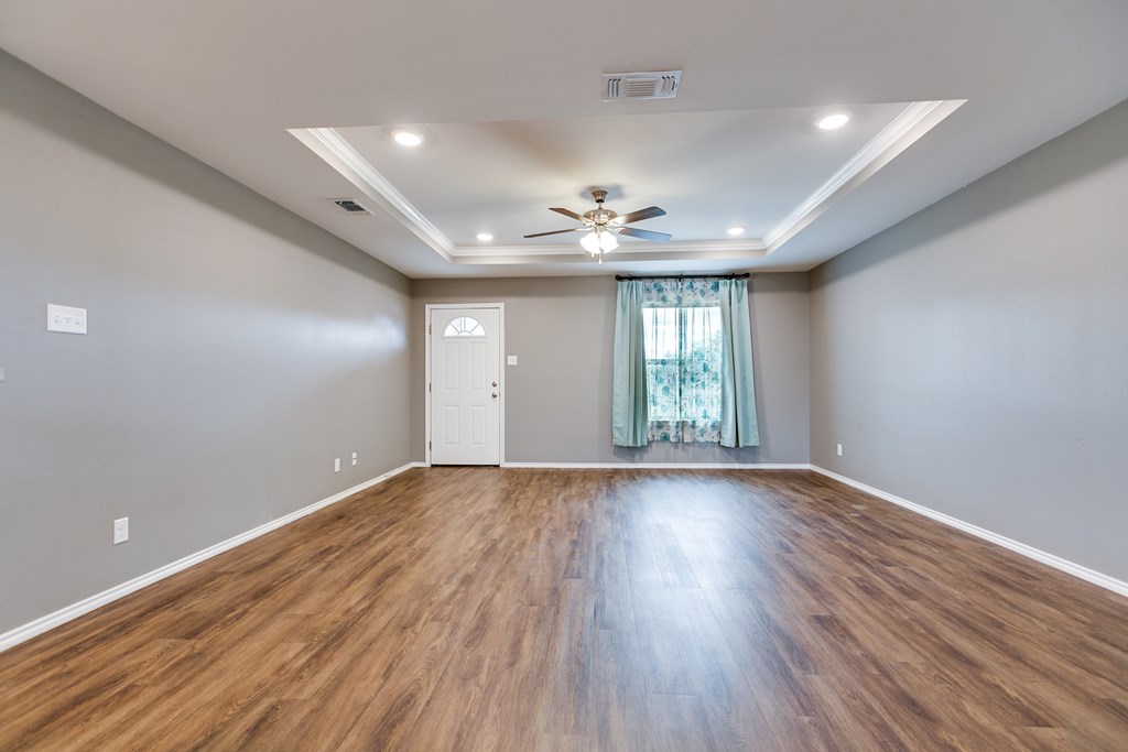 1810 Childress St Property Photo 8