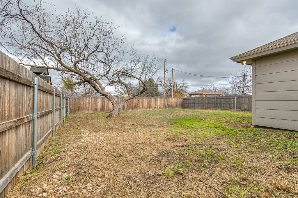 1810 Childress St Property Photo 31