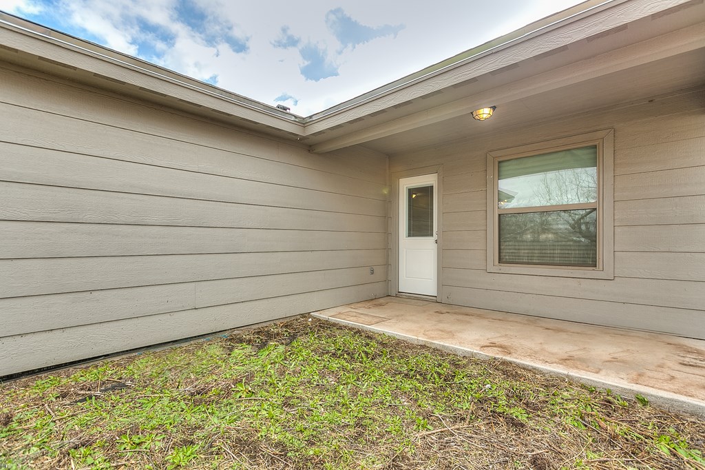 1810 Childress St Property Photo 32