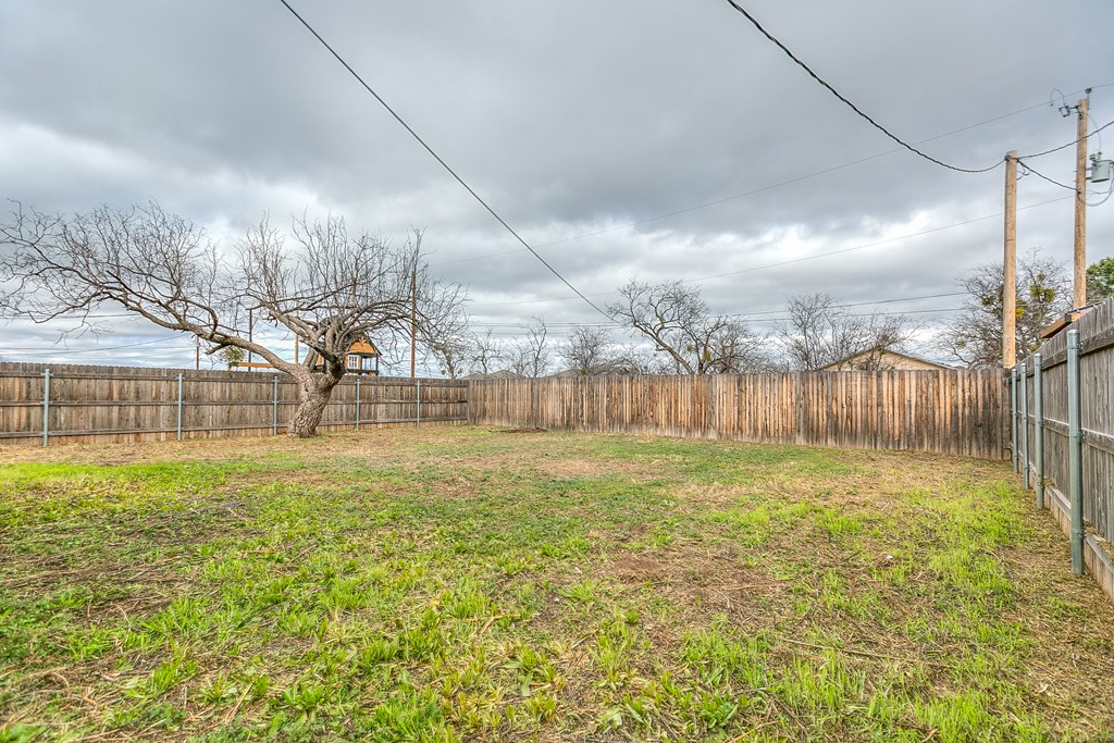 1810 Childress St Property Photo 34