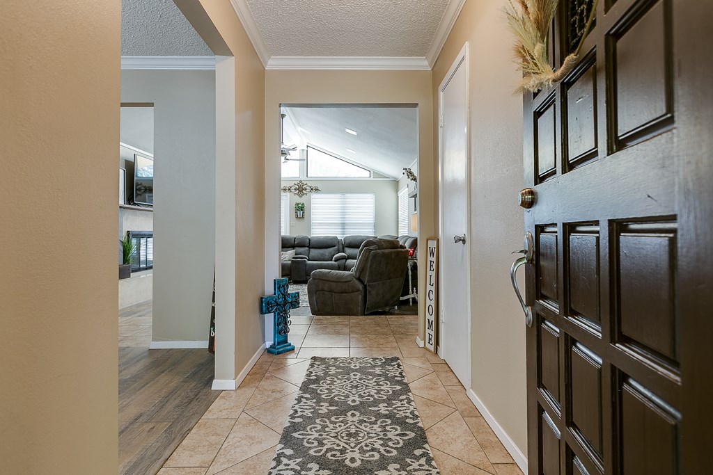 147 Las Lomas Dr Property Photo 4