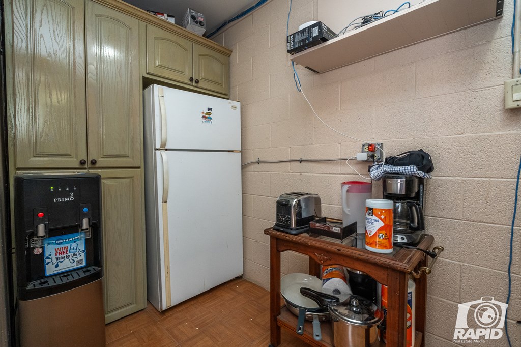 1325 S Chadbourne St Property Photo 11