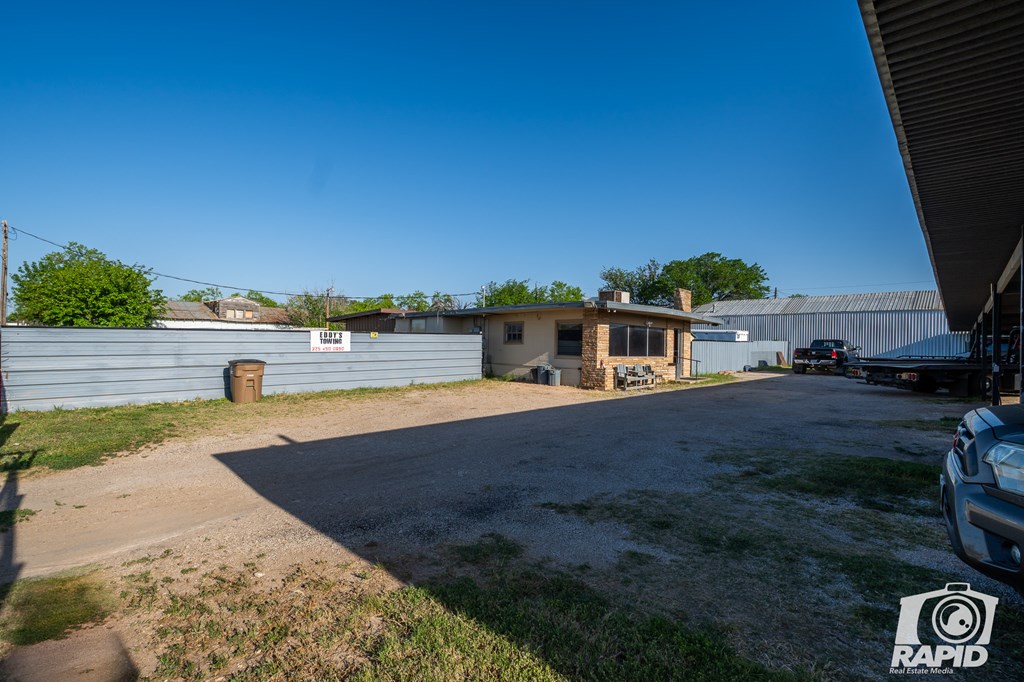 1325 S Chadbourne St Property Photo 16