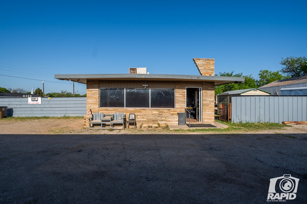 1325 S Chadbourne St Property Photo 17