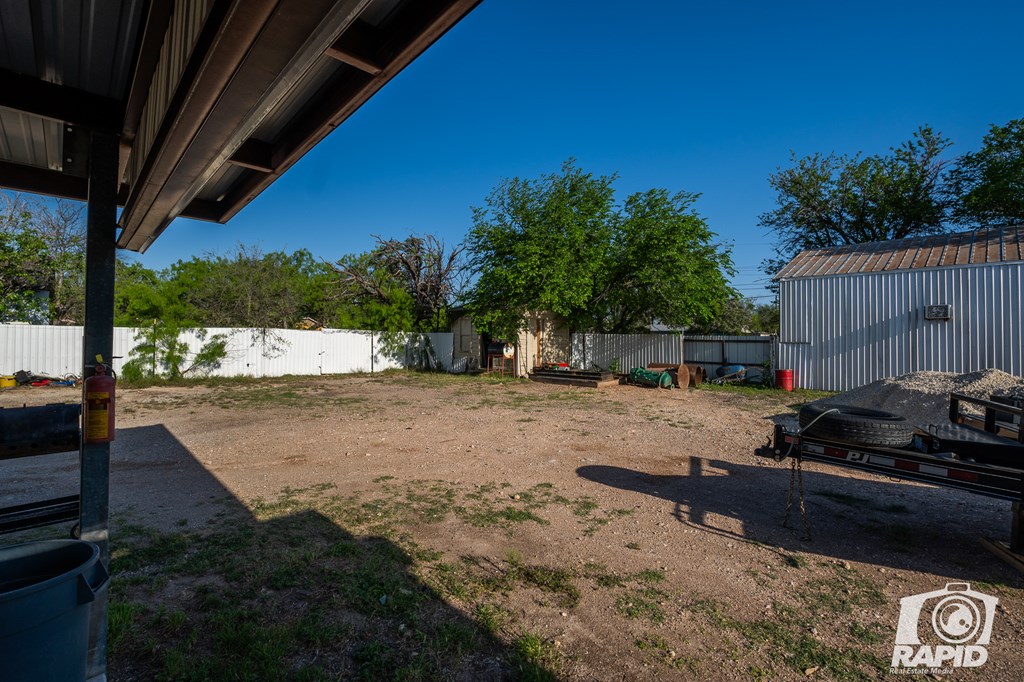 1325 S Chadbourne St Property Photo 21