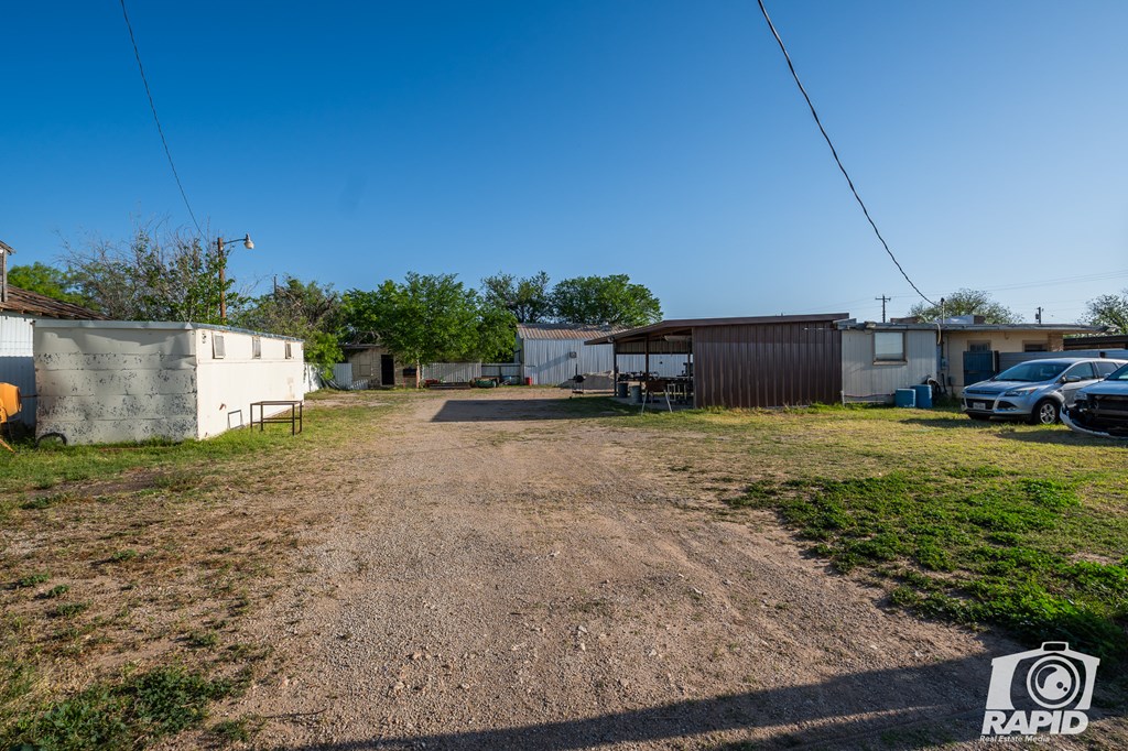 1325 S Chadbourne St Property Photo 22