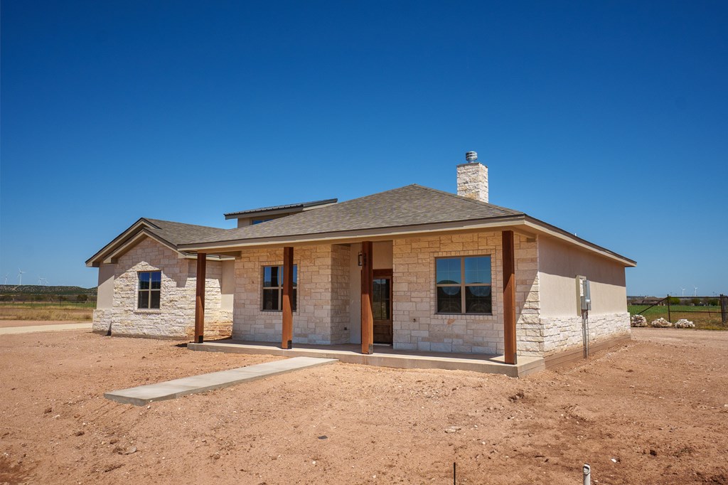 309 Spur Dr Property Photo 2