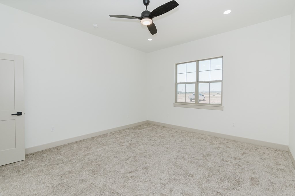 309 Spur Dr Property Photo 12