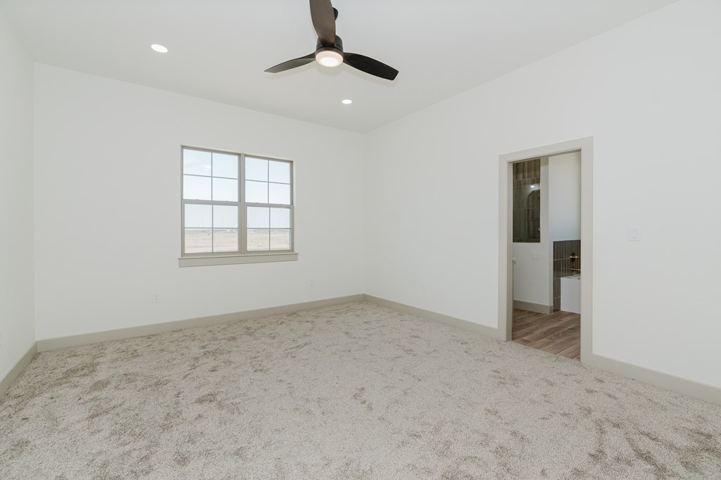 309 Spur Dr Property Photo 13