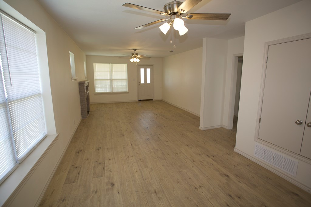 115 W 3rd St Property Photo 3