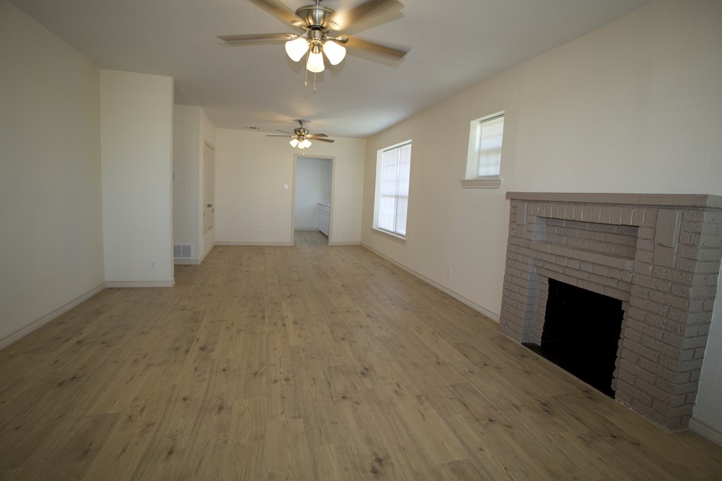 115 W 3rd St Property Photo 3