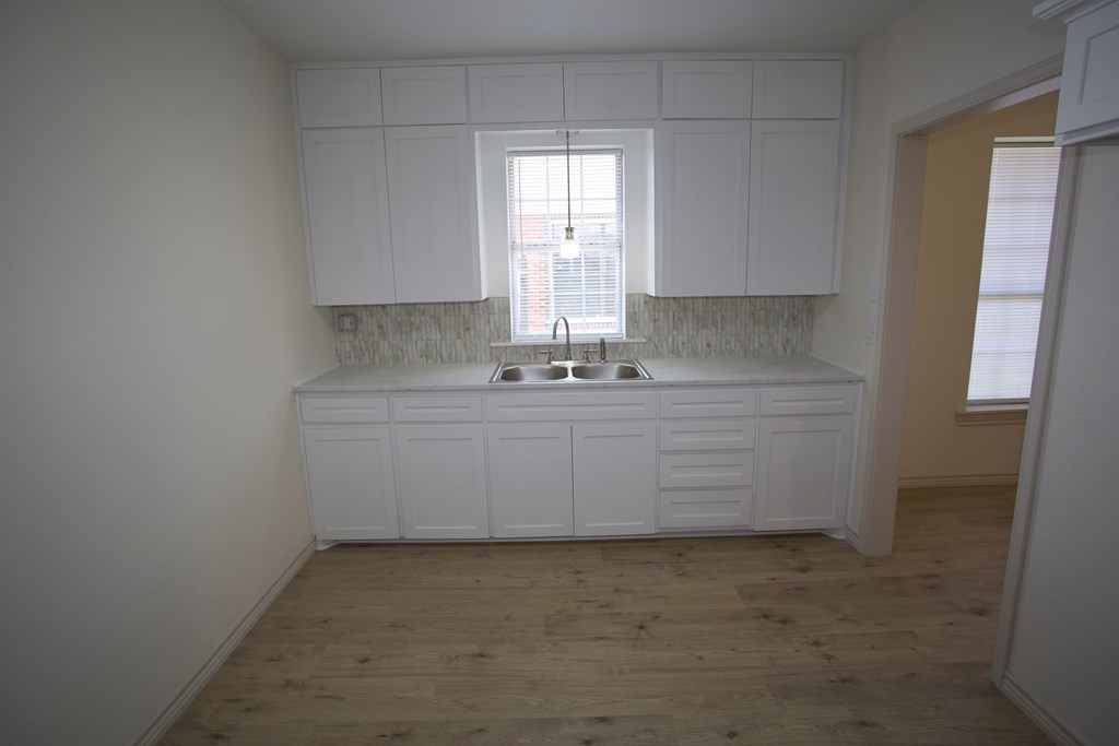 115 W 3rd St Property Photo 5