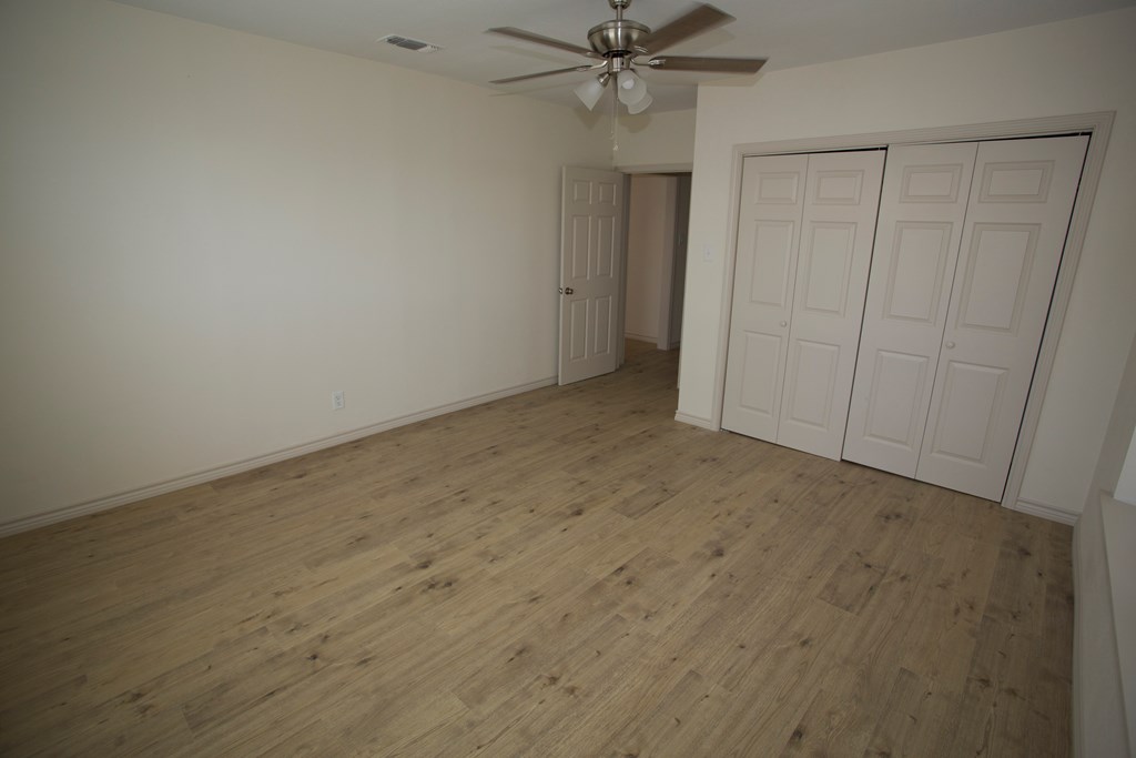 115 W 3rd St Property Photo 6