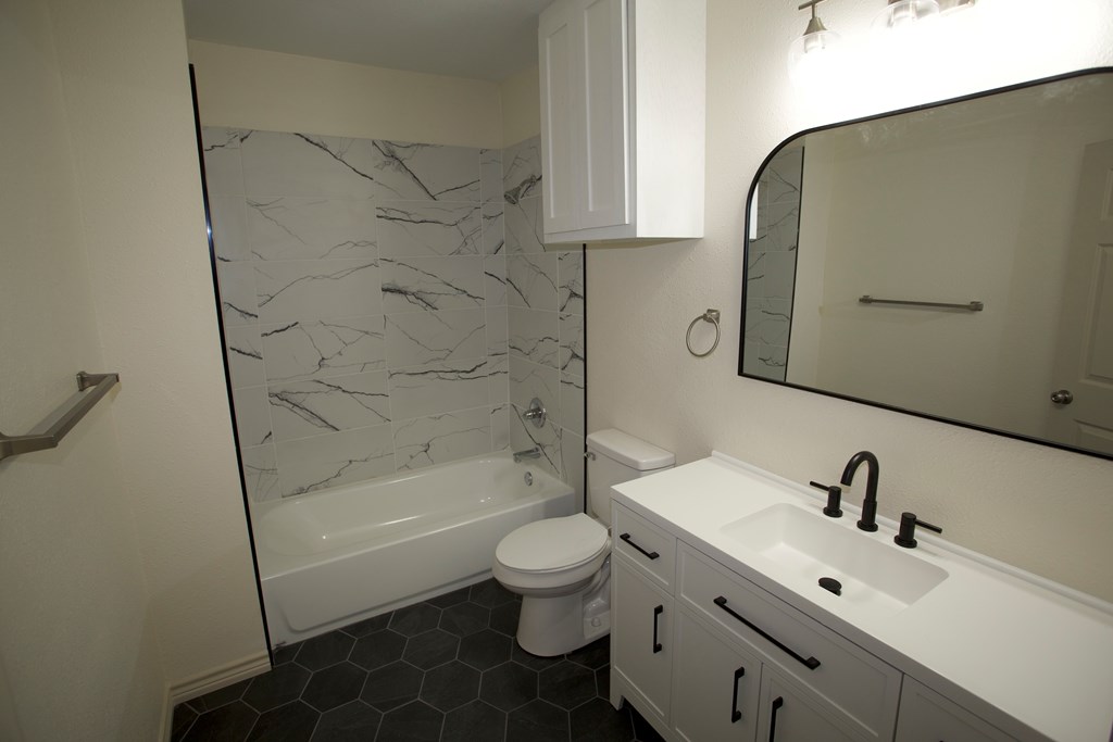 115 W 3rd St Property Photo 8