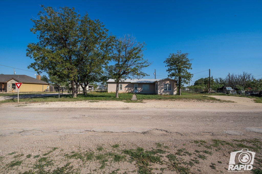 18 8th St Property Photo 2