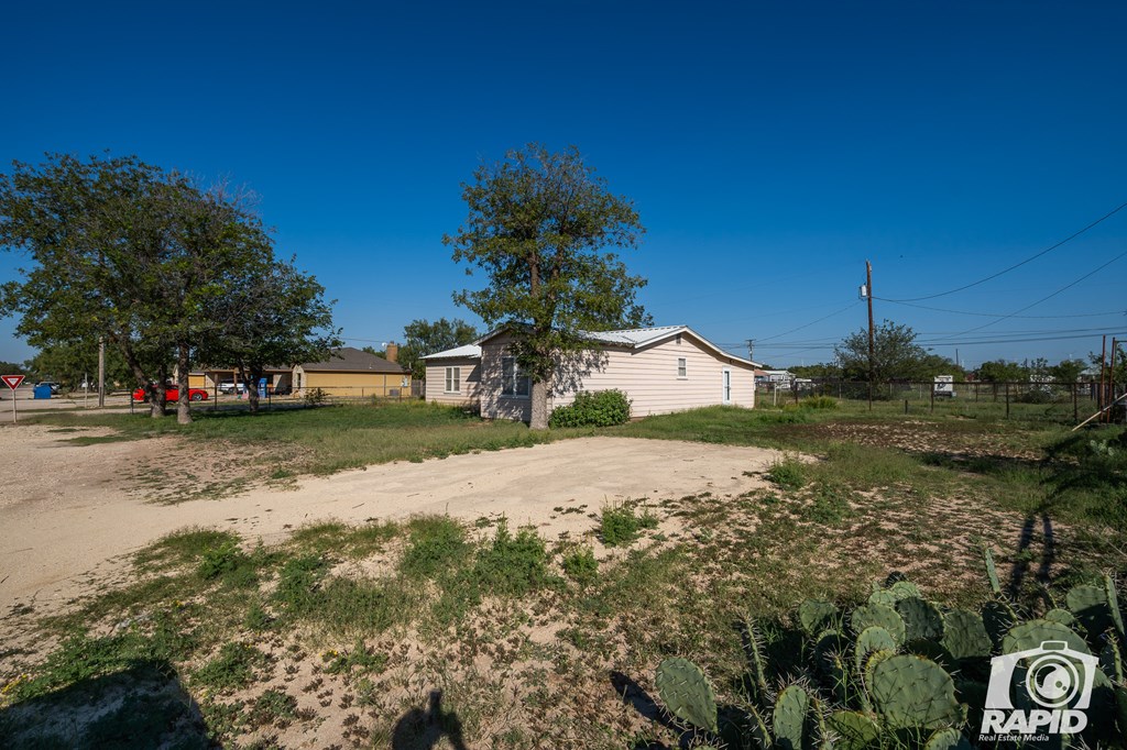 18 8th St Property Photo 3