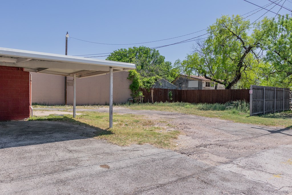 51 Ave K Property Photo 4