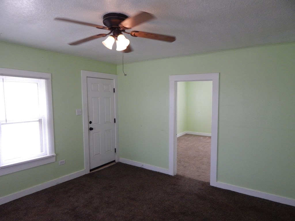 219 N Baze St Property Photo 2