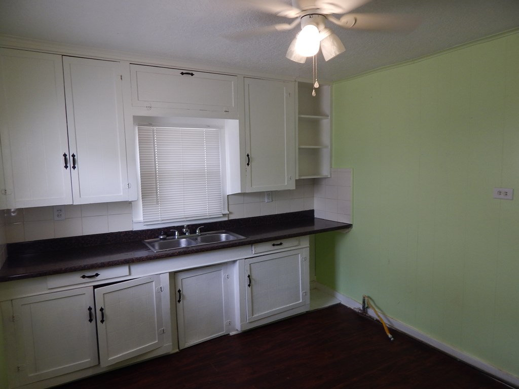 219 N Baze St Property Photo 3