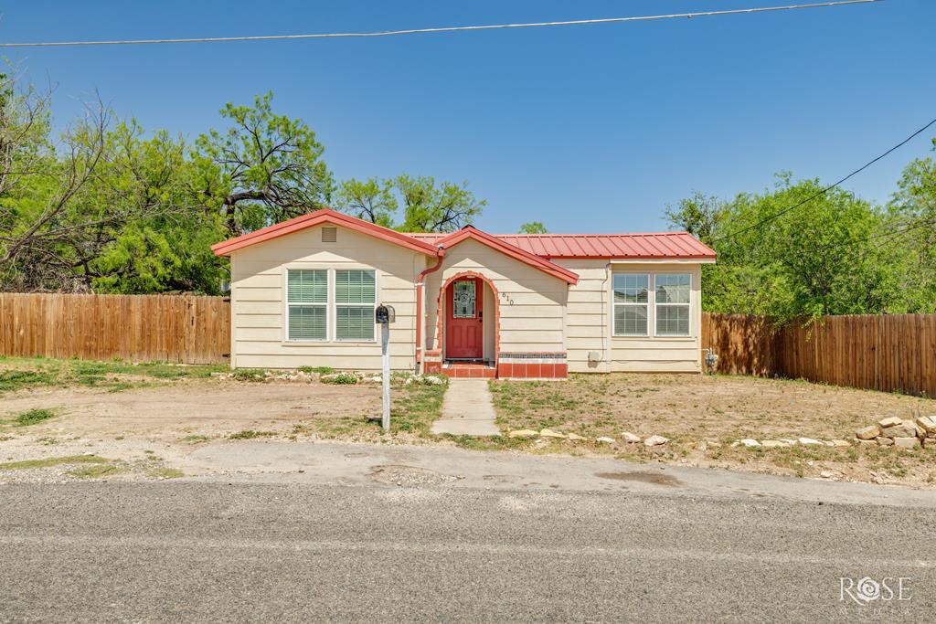610 Tarver St Property Photo 1