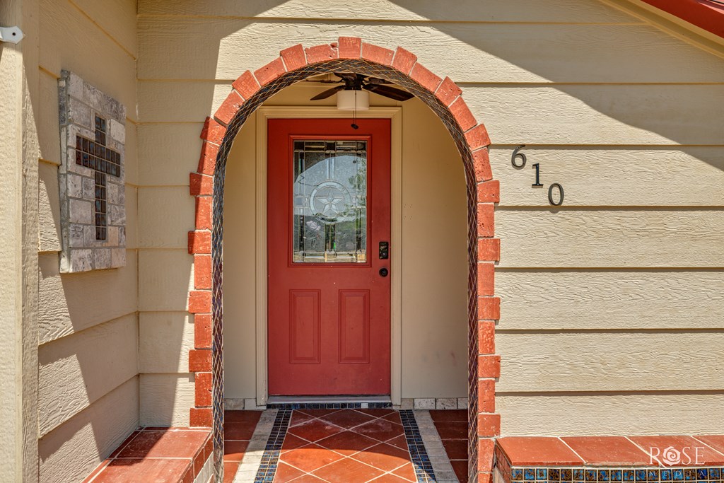610 Tarver St Property Photo 4