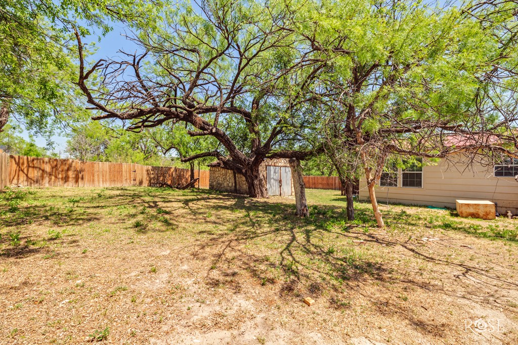 610 Tarver St Property Photo 24