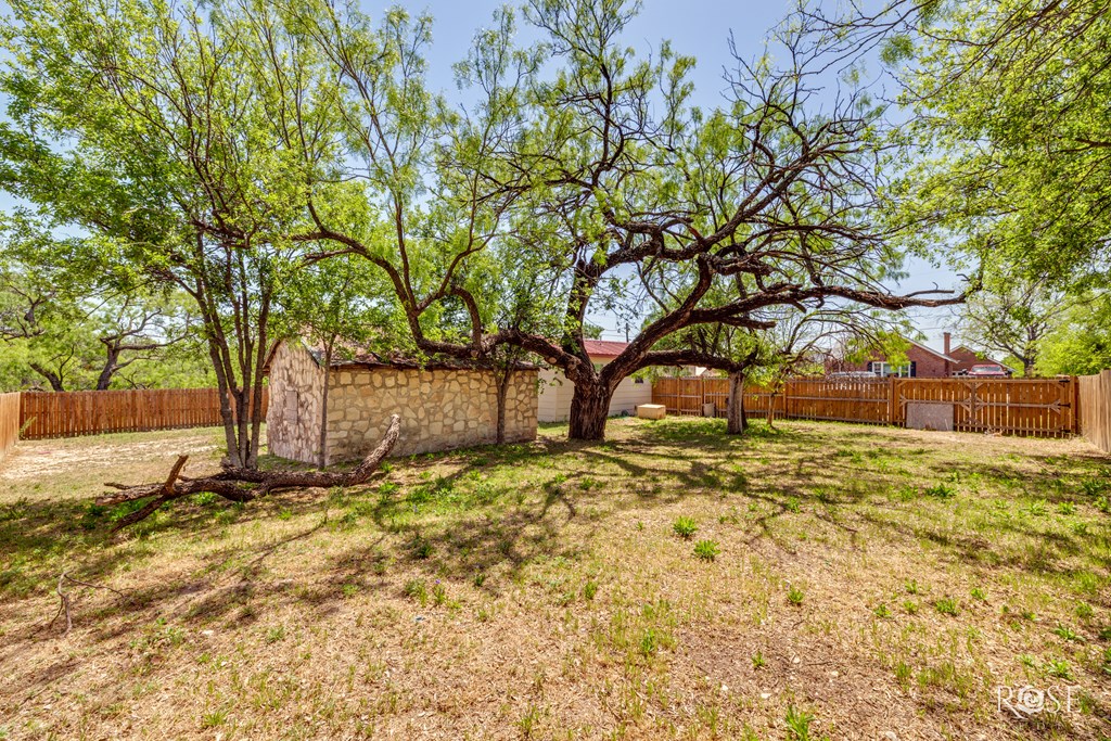 610 Tarver St Property Photo 25