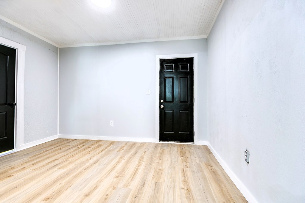 1016 N Campus Blvd Property Photo 7