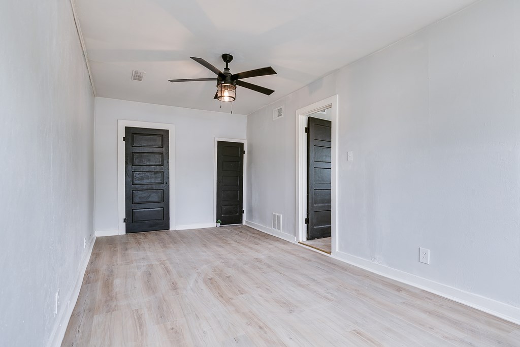 1016 N Campus Blvd Property Photo 11
