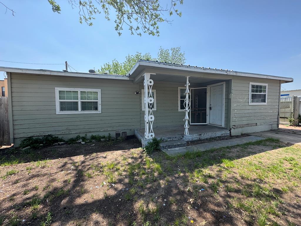 2927 San Antonio St Property Photo 1