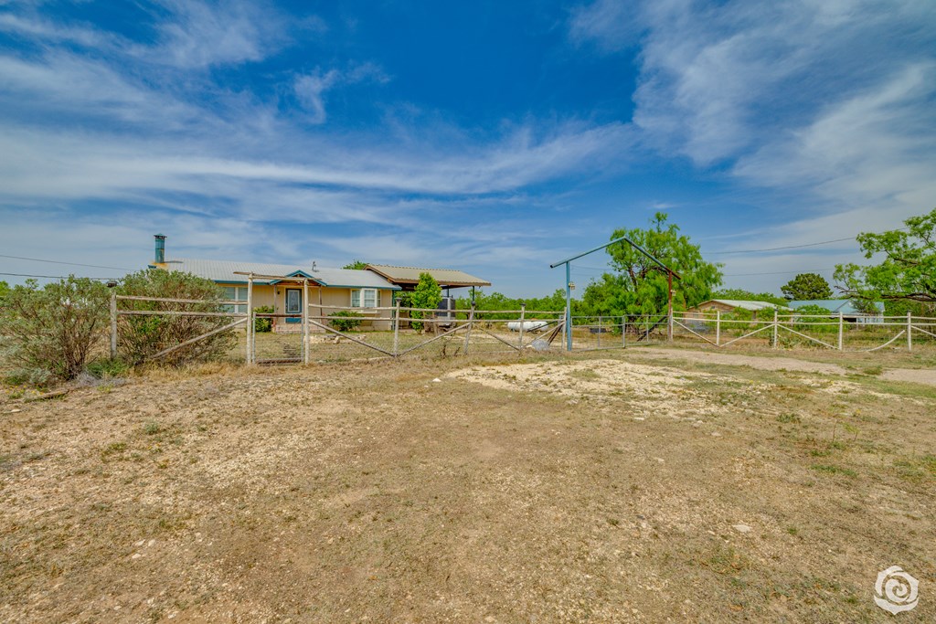 1090 Apache Trail Property Photo 3