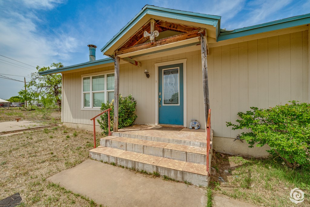 1090 Apache Trail Property Photo 6