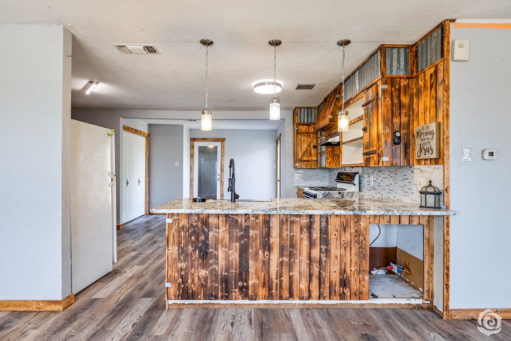1090 Apache Trail Property Photo 11