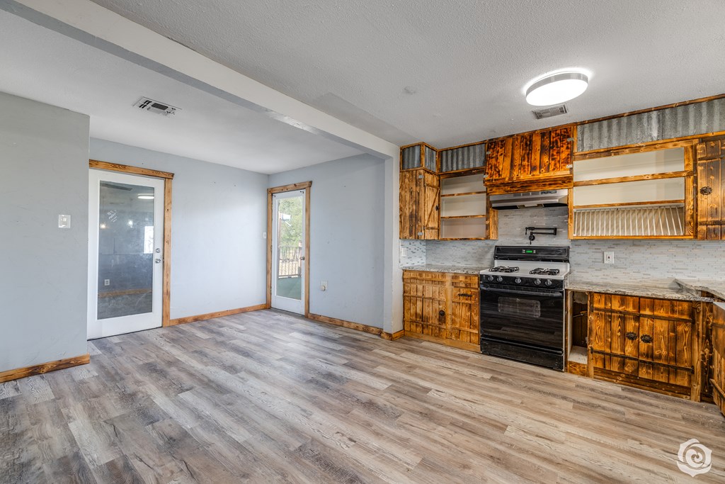 1090 Apache Trail Property Photo 14