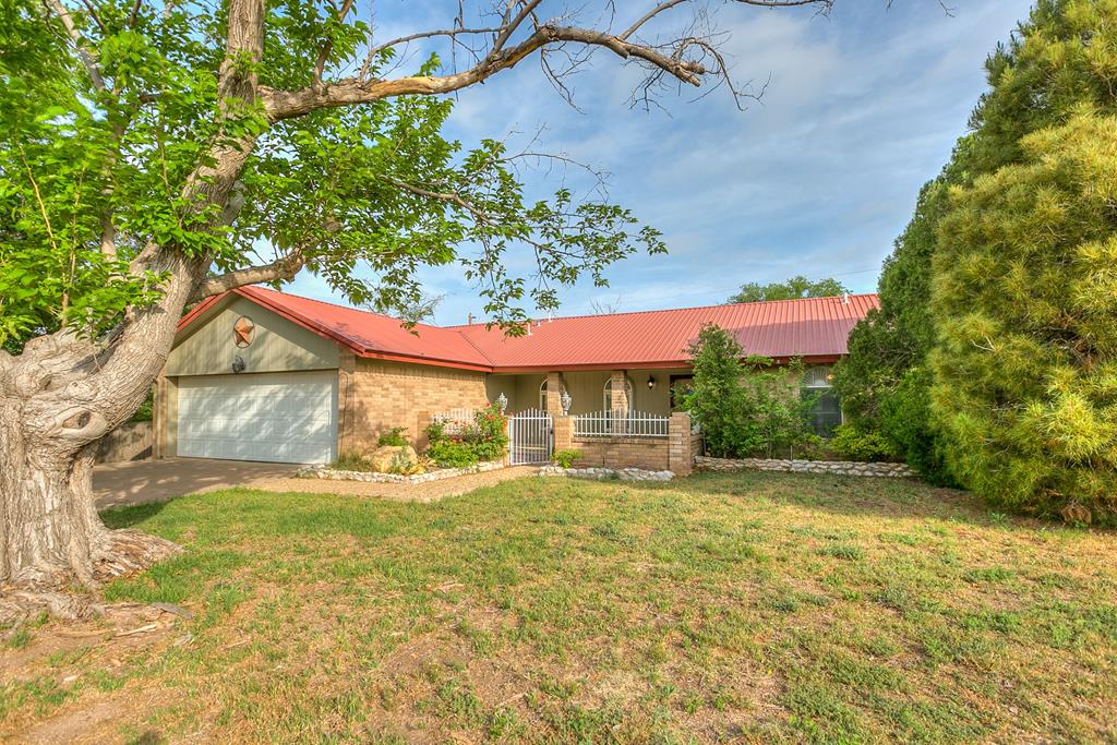 206 Crestwood Dr Property Photo 1