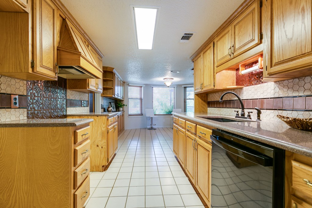 206 Crestwood Dr Property Photo 14