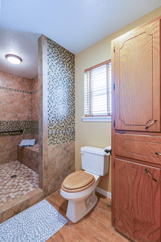 206 Crestwood Dr Property Photo 22